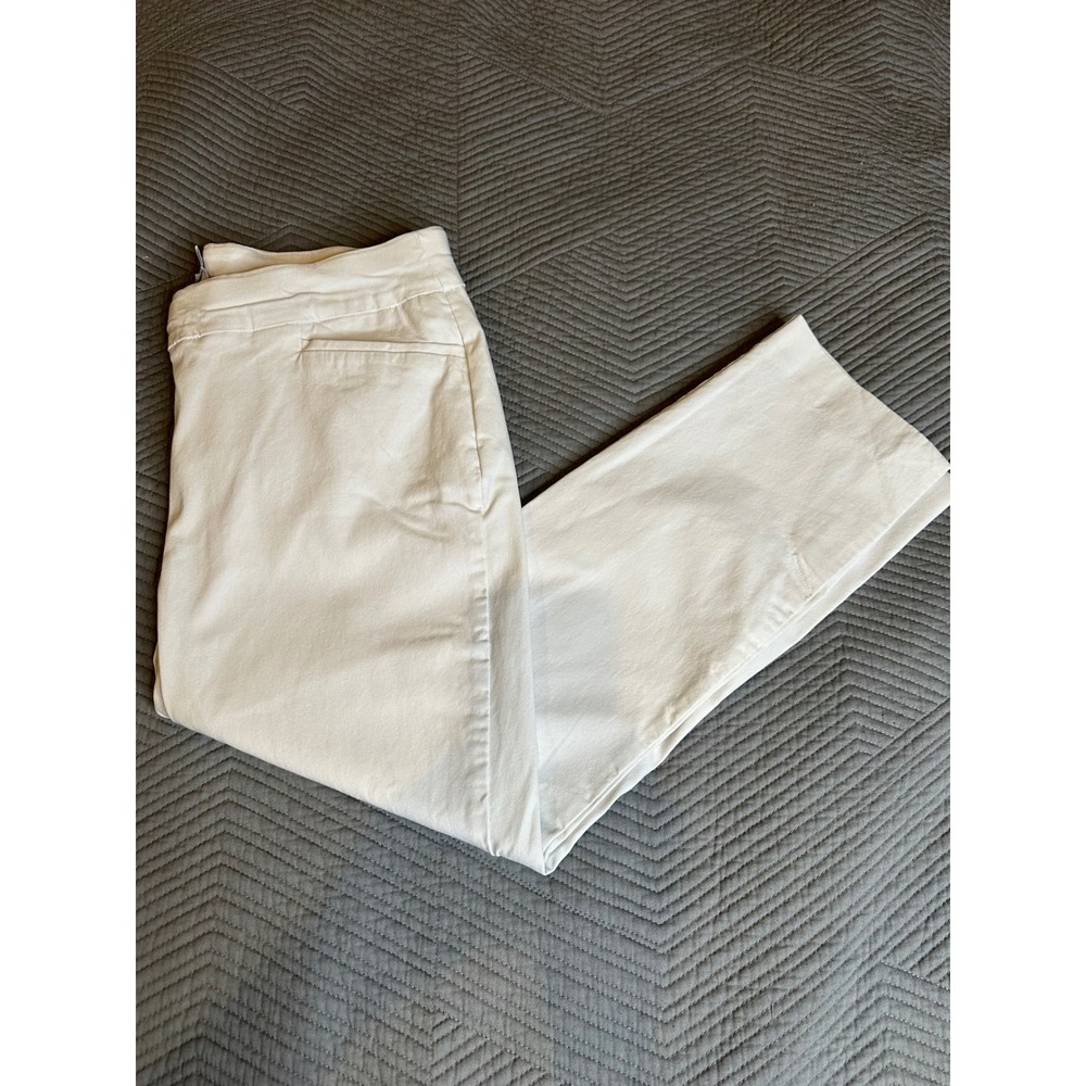 Chicos White Pull On Ankle Pants Straight Leg Side Vent Size 0.5 US 6 - Picture 9 of 10